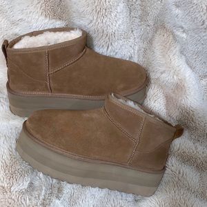 UGG Classic Ultra Mini Platform size 8 (brand new)